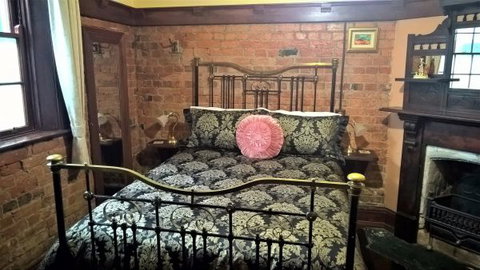 Crown And Anchor Inn - Australia Accommodation 1