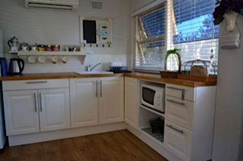 Garden Cottage B And B - Australia Accommodation 2