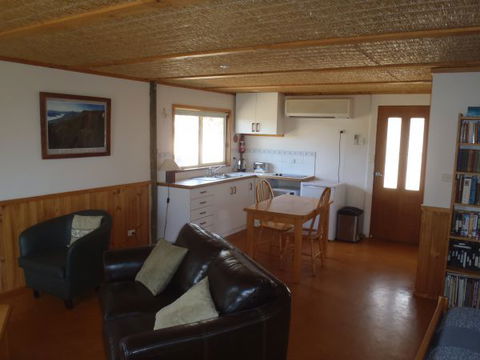 Guy's Cross Farm Cottage - Australia Accommodation 4