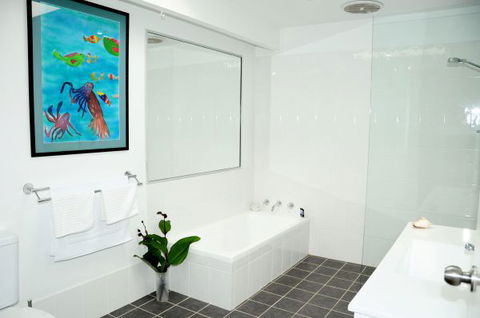 Jones Beach Haven - Australia Accommodation 3