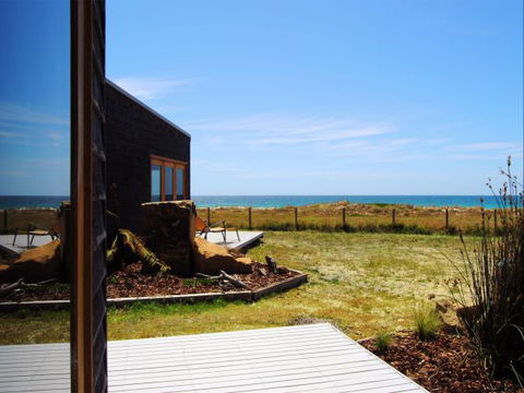 Malibu On The Beach - Australia Accommodation 1