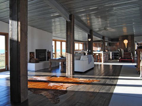 Malibu On The Beach - Australia Accommodation 2