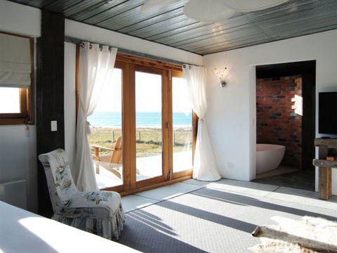 Malibu On The Beach - Australia Accommodation 4