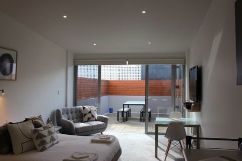 Sandy Bay Studio Apartment - Australia Accommodation 0