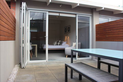 Sandy Bay Studio Apartment - Australia Accommodation 1