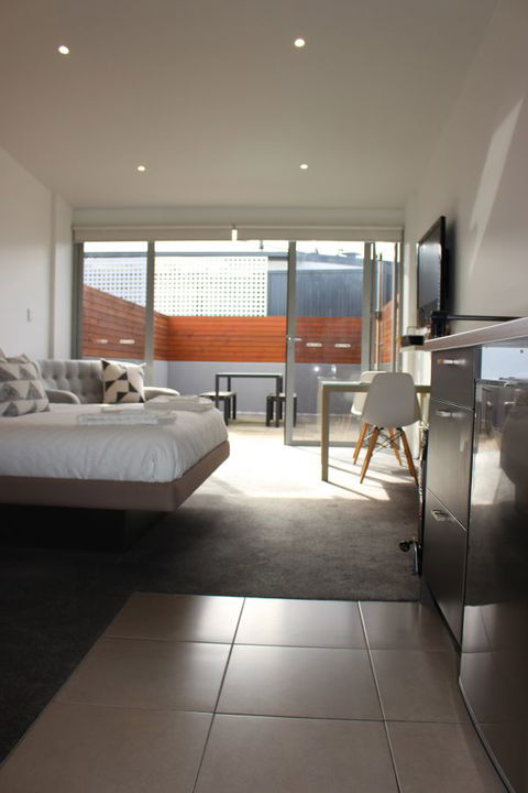 Sandy Bay Studio Apartment - Australia Accommodation 2
