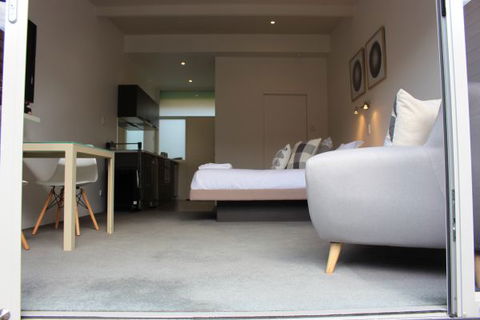 Sandy Bay Studio Apartment - Australia Accommodation 3