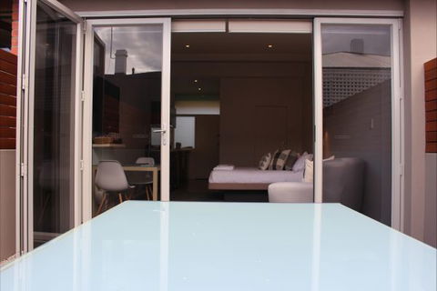 Sandy Bay Studio Apartment - Australia Accommodation 4