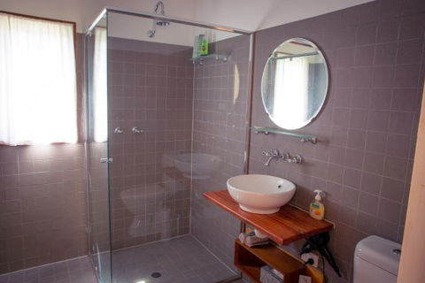 Sandalwood Shearing Shed - Australia Accommodation 6