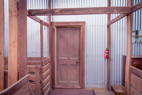 Sandalwood Shearing Shed - Australia Accommodation 9