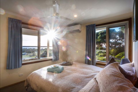 Southern Ocean Lookout - Australia Accommodation 2