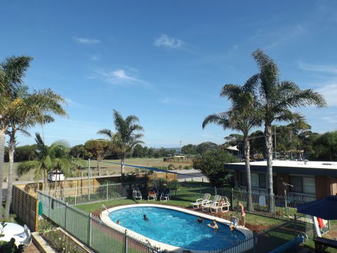 Surfside Holiday Apartments - Australia Accommodation 1