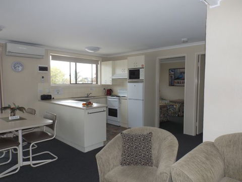 Surfside Holiday Apartments - Australia Accommodation 3