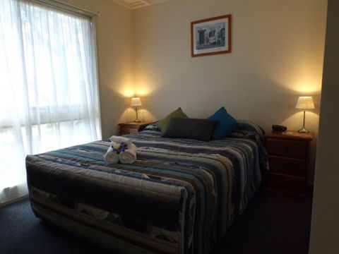 Surfside Holiday Apartments - Australia Accommodation 4