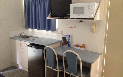 Emerald Motor Inn - Australia Accommodation 18