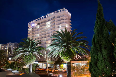 Beachcomber International Resort - Australia Accommodation 2