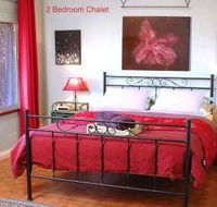 Bettenay's Lakeside Loft Spa Apartment - Australia Accommodation