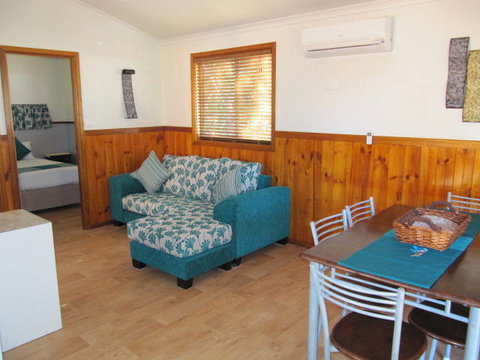 Blue Dolphin Holiday Resort - Australia Accommodation 1