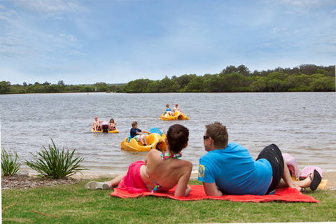 Blue Dolphin Holiday Resort - Australia Accommodation 3