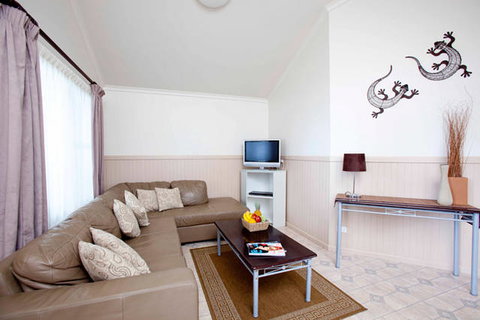 Blue Dolphin Holiday Resort - Australia Accommodation 8