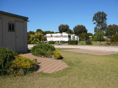 Cummins Community Caravan Park - Australia Accommodation 0