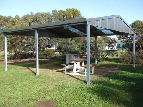 Cummins Community Caravan Park - Australia Accommodation 1