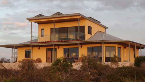 Dolphin Holiday House - Australia Accommodation 0