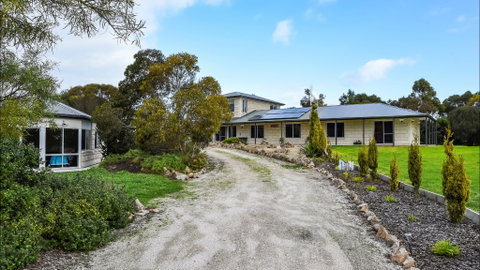 McKinnon's Holiday Home - Australia Accommodation 0