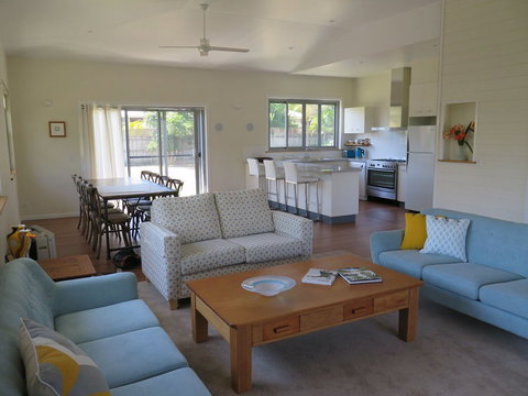 Turtle Bay House - Australia Accommodation 0