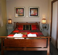 Golden Embers Apartments and B  B - Australia Accommodation