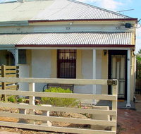 Harriett's Cottage Accommodation Clyde's Cottage - Australia Accommodation