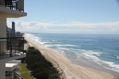 Hi Surf Beachfront Resort Apartments - Australia Accommodation 8