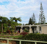 Hibiscus Regal - Australia Accommodation