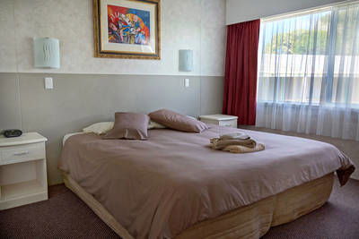 Hibiscus Regal - Australia Accommodation 1