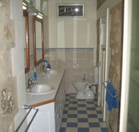 MacDonnell House Naracoorte Cottages - Australia Accommodation