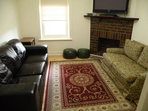 MacDonnell House (Naracoorte Cottages) - Australia Accommodation 7