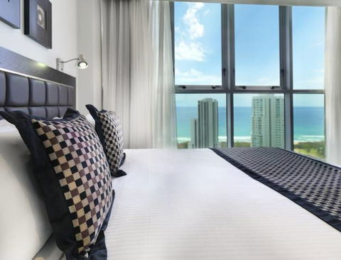 Meriton Serviced Apartments - Broadbeach - Australia Accommodation 2