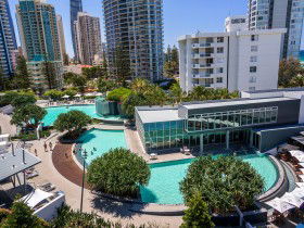 Q1 Resort & Spa - Australia Accommodation 13