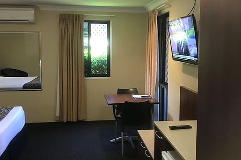Rocky Resort Motor Inn - Australia Accommodation 6