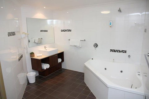 Rocky Resort Motor Inn - Australia Accommodation 5