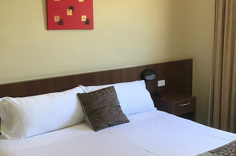 Rocky Resort Motor Inn - Australia Accommodation 1