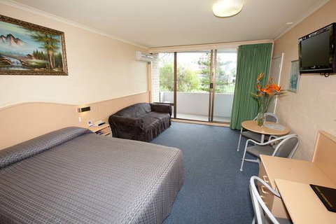 Palm Court Motor Inn - Australia Accommodation 1