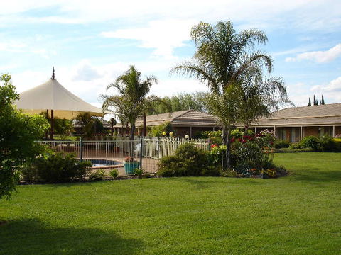 Paradise Lakes Motel - Australia Accommodation 1