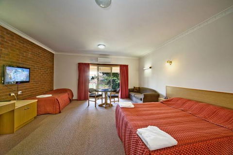 Paradise Lakes Motel - Australia Accommodation 4