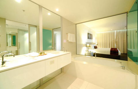 Q1 Resort & Spa - Australia Accommodation 1