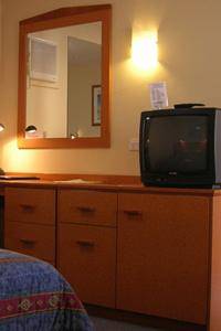Reef Motor Inn - Australia Accommodation 5