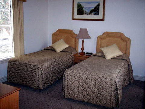 Ross Motel & Caravan Park - Australia Accommodation 1