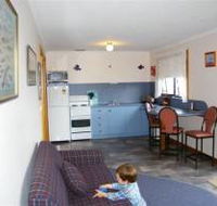 Sunset Holiday Villas - Australia Accommodation