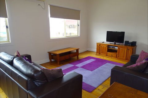 Silver Hill Townhouse - Australia Accommodation 4
