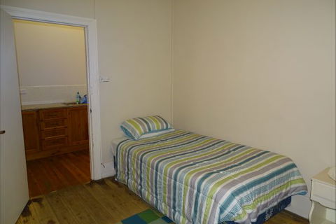 Silver Hill Townhouse - Australia Accommodation 8